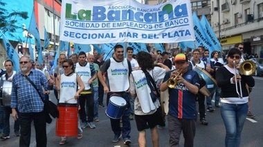 Trabajadores del Bapro marcharon contra la reforma jubilatoria