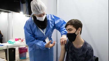 Víctor Romanowski: “Si los jóvenes no se vacunan siguen siendo el blanco de la infección viral"