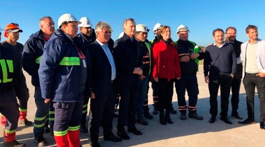 Vidal y Macri recorrieron una terminal portuaria en Campana