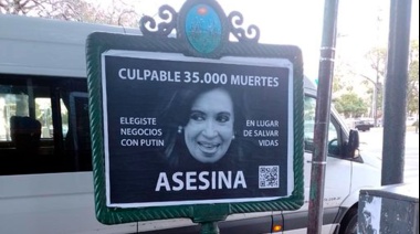 El Presidente repudió una pegatina de afiches contra Cristina Fernández