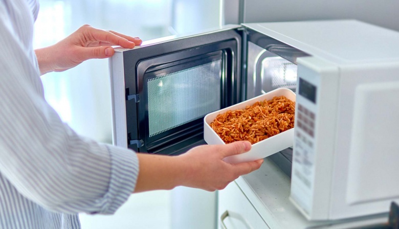 ¡No los pongas en el microondas!: los cinco alimentos que nunca deben recalentarse