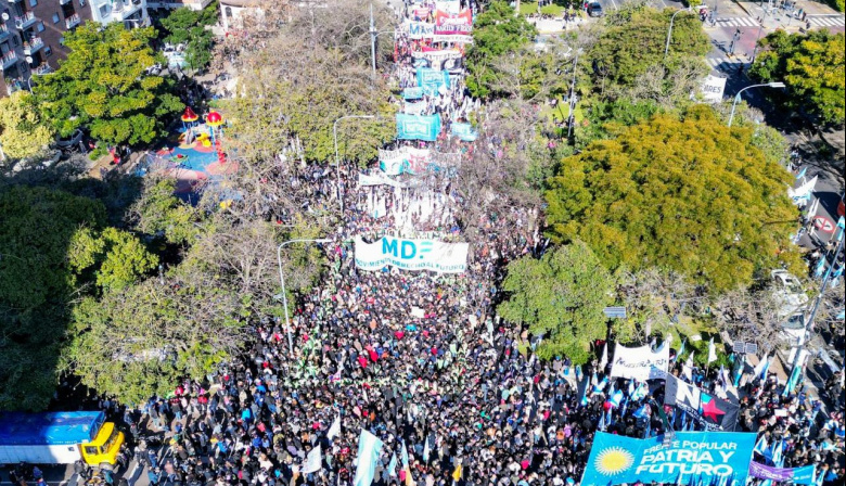 La dirigencia peronista marchó con más de medio millón de personas para apoyar a Cristina