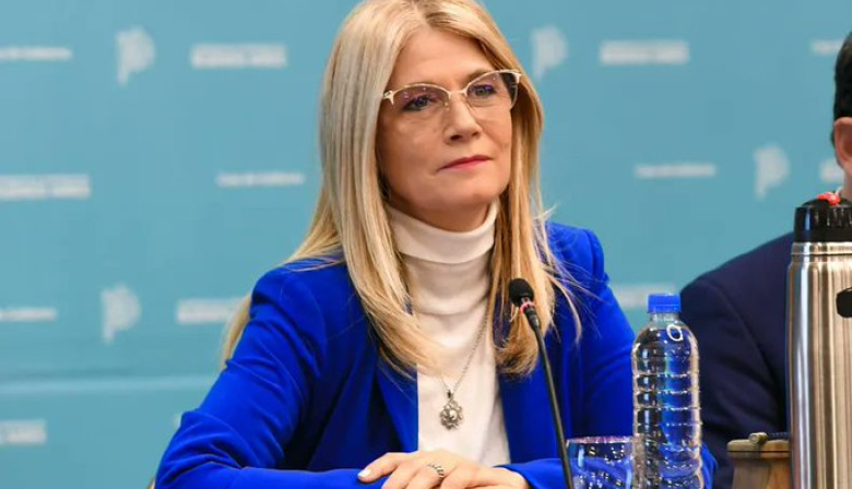 Magario contra Milei: “Vive en Narnia, no conoce la realidad"