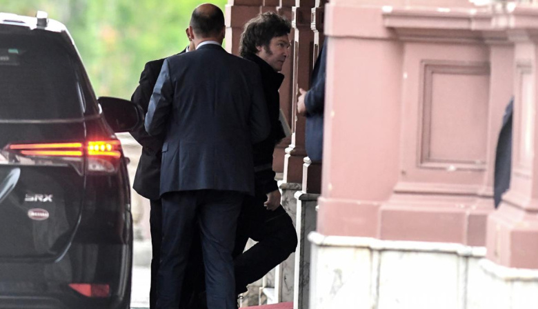 Tras la derrota en la provincia de Buenos Aires, el Gobierno se reúne en Casa Rosada