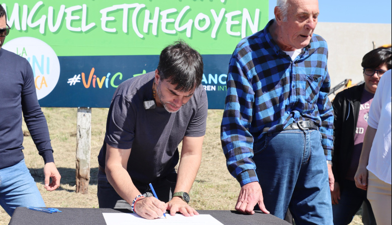 Echarren anunció la construcción del quinto playón deportivo de su gestión