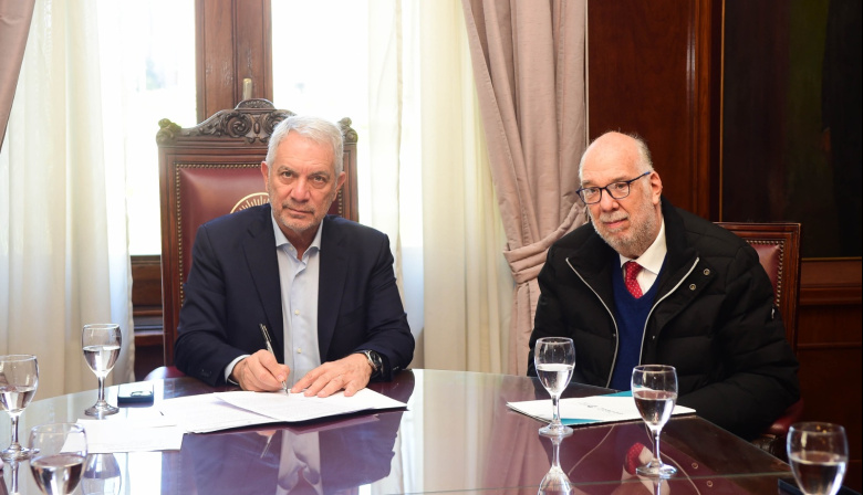 La Plata: Alak y la UNLP acordaron sumar médicos graduados a los centros de salud