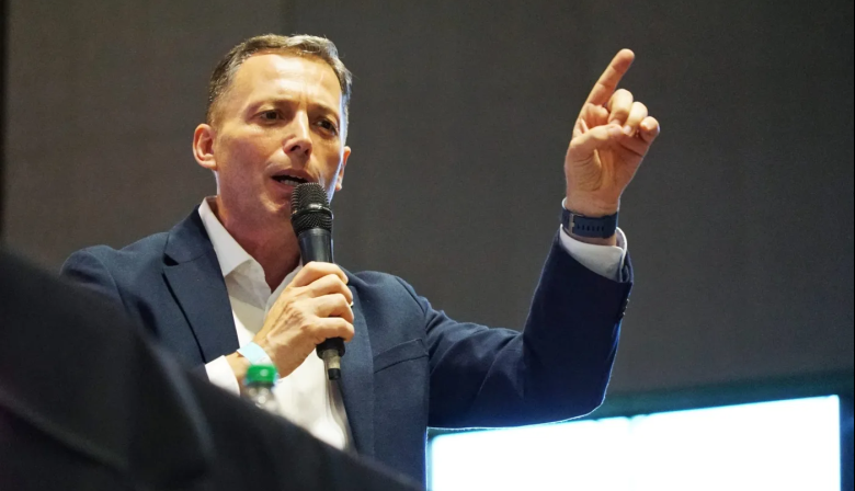 Gray: “Soy candidato por Unión Federal porque no comparto la postura de ninguno de los extremos”