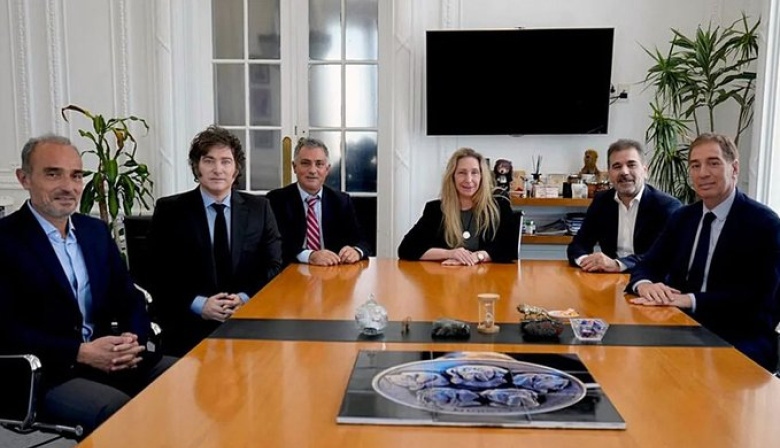 Milei y Santilli relanzan la campaña bonaerense en Mar del Plata