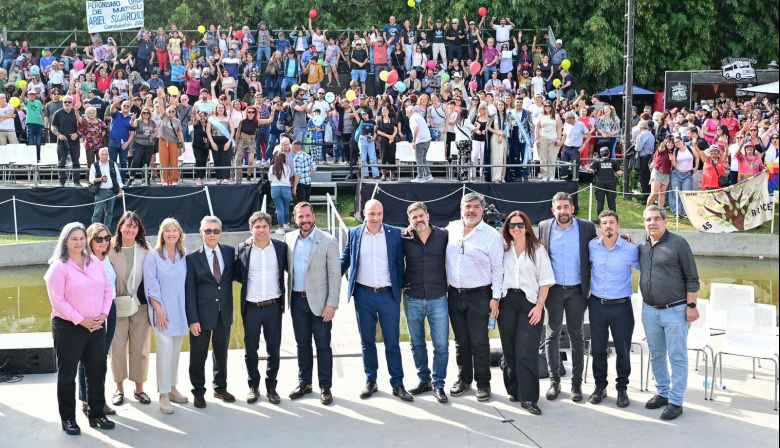 Escobar: Kicillof participó de la 62° Fiesta Nacional de la Flor y destacó el valor de la inversión pública