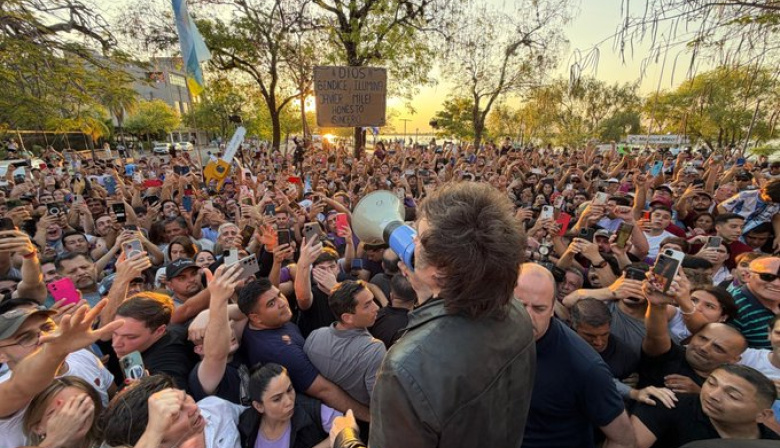 Milei recorrió Corrientes junto a Virginia Gallardo y pidió a los argentinos que “no aflojen"