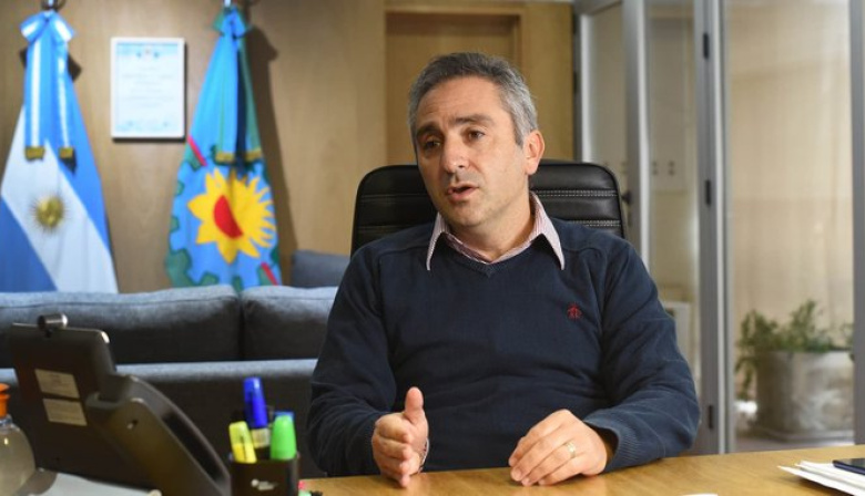 Larroque presiona por el corrimiento de Cristina