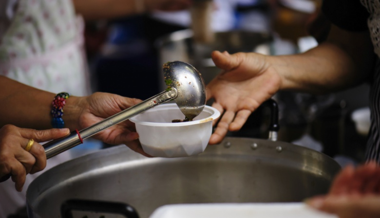 Crece la inseguridad alimentaria: revelan que uno de cada seis asalariados pasa hambre en Argentina