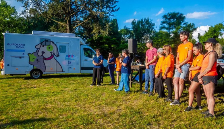 Junín: Petrecca presentó un nuevo quirófano móvil para fortalecer la sanidad animal