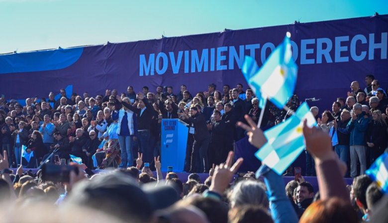 “La reconstrucción será con Axel”: intendentes bonaerenses reafirmaron su compromiso con el gobernador