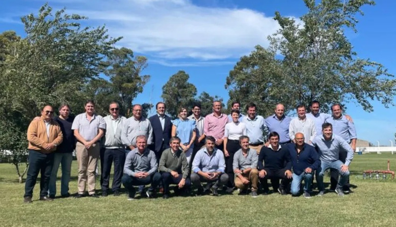 Intendentes radicales se reunirán con Pablo López para garantizar el pago del aguinaldo