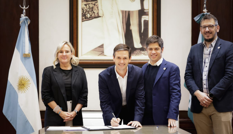 Mantegazza firmó nuevos créditos de Provincia Leasing para ampliar la red de servicios públicos