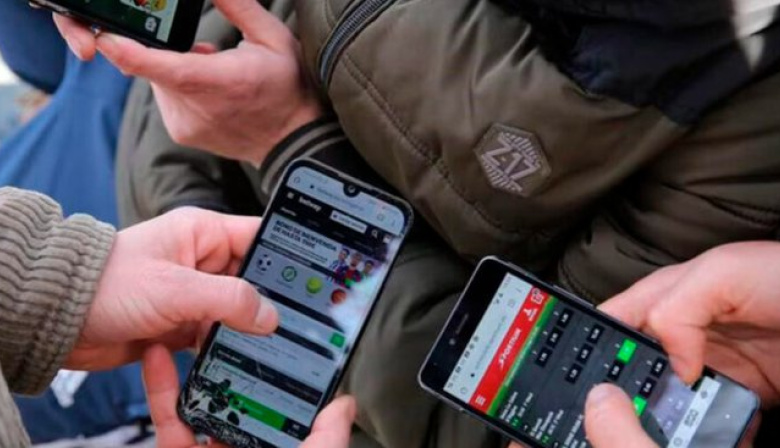 Avanza una ley para bloquear sitios de apuestas en las escuelas bonaerenses