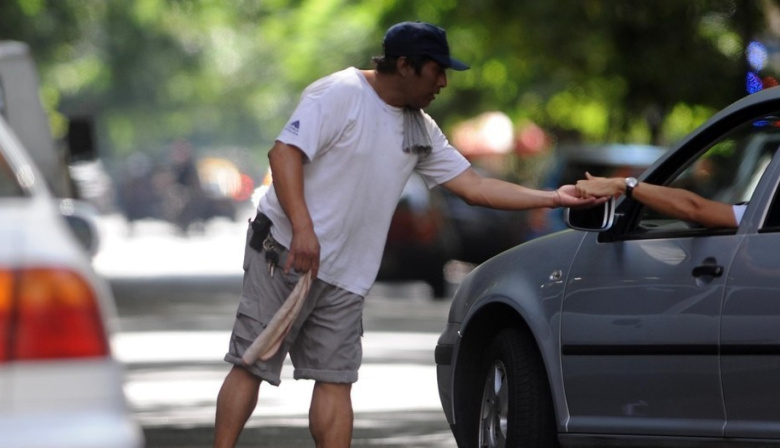 Moroni va por los trapitos de Lanús