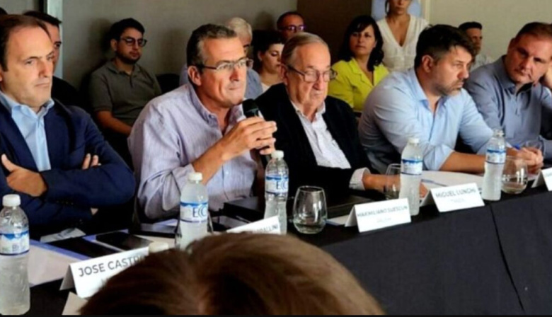 Intendentes radicales bonaerenses llevaron sus reclamos a López: deuda y aguinaldos en el foco