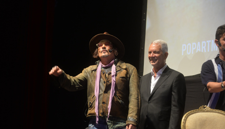 Johnny Depp cerró su paso por Argentina con una visita histórica en La Plata