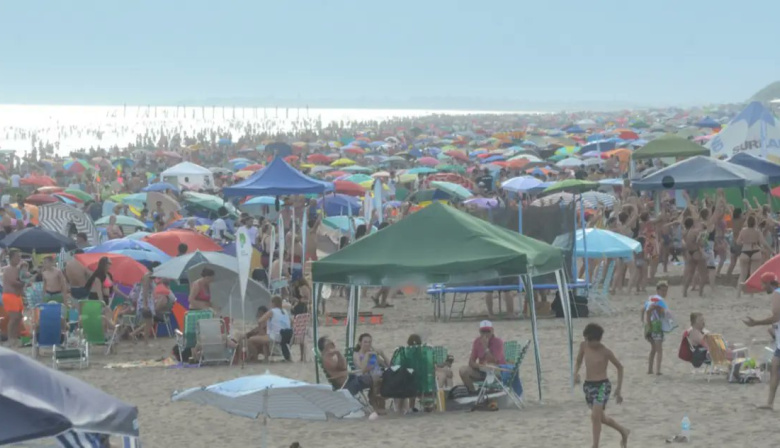 Prohíben el uso de gazebos en la playa de Monte Hermoso