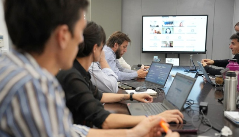 Batakis se reunió con el Banco Mundial por obras de viviendas