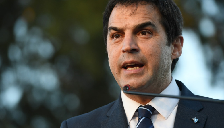 Lanús cuestionó el uso de celulares en cárceles: “Es ridículo que sigan comandando robos”