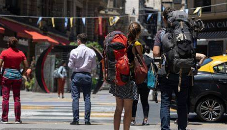 Octubre turístico: menos visitas, más viajes al exterior