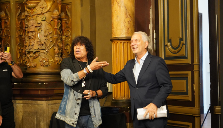 Alak recibió a “La Mona” Jiménez y lo distinguió como Visitante Ilustre de la ciudad