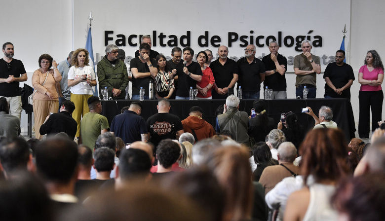 Kicillof llamó a la resistencia en Ensenada: "Dignidad ante el ajuste"