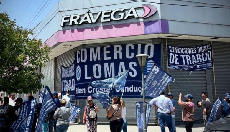 Crisis en Frávega: cierres sorpresivos y denuncias por despidos masivos