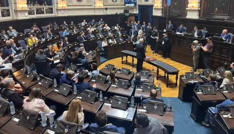 Sesión caliente y final abierto por la deuda bonaerense