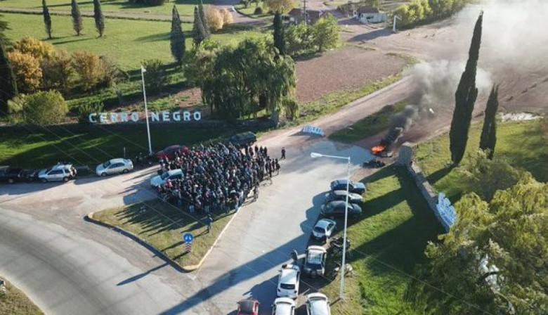 Sin aguinaldo en Cerro Negro: incertidumbre y malestar entre los trabajadores