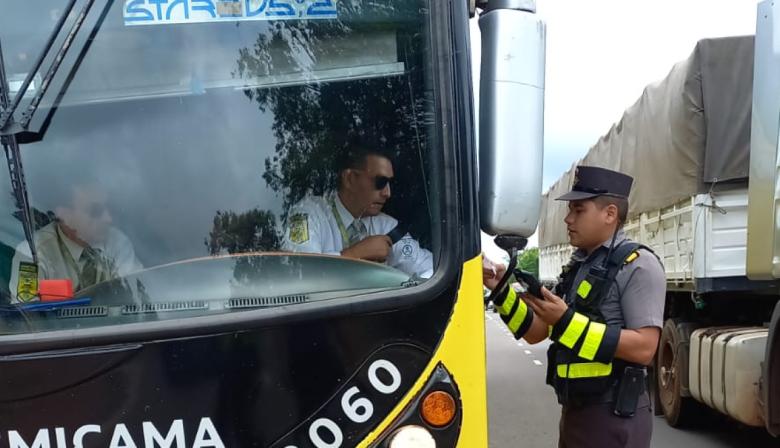 Impulsan test obligatorios de alcohol y drogas para choferes de micros de larga distancia