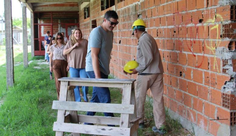 Brandsen avanza con infraestructura educativa y mejoras viales en los barrios