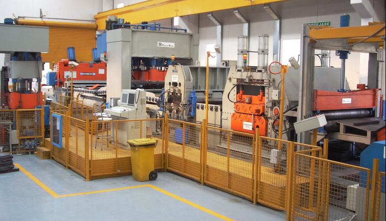 La industria bonaerense produce menos que en 2020 y se encienden las alertas