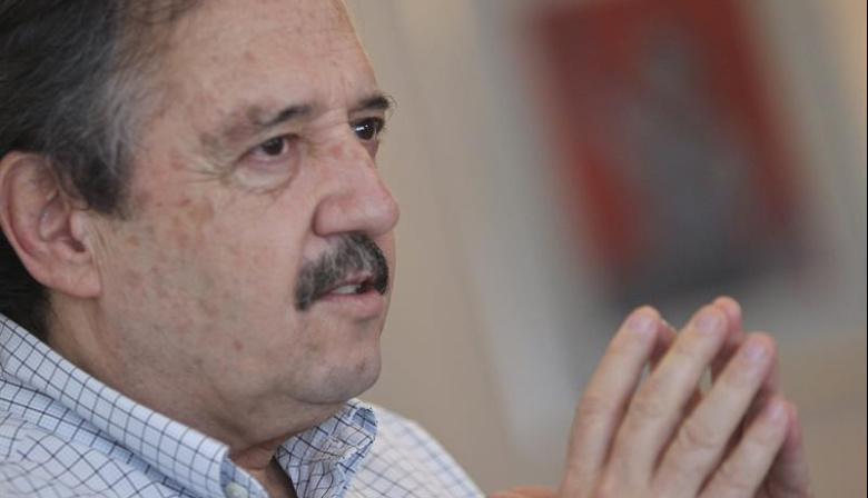 Presentan amparo para frenar el DNU de Inteligencia del Gobierno