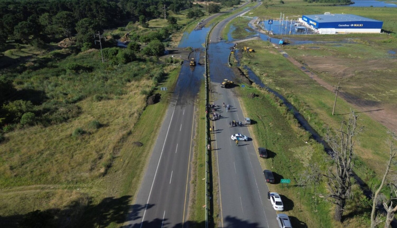 Vacaciones con olor a cloaca: caos en la Ruta 11 a la altura de Pinamar