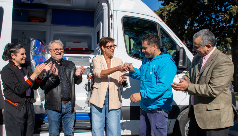 Nueva ambulancia y tecnología para fortalecer la salud pública en Tornquist