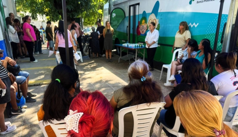 Presidente Perón: Cantero pone el foco en la salud visual con la la entrega de anteojos gratuitos