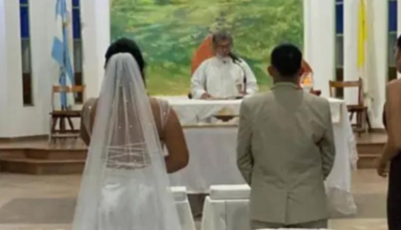 Polémica en Corrientes: Arzobispado evalúa sanciones por casamiento religioso de pareja trans