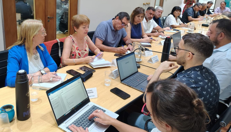 "Insuficiente": Docentes y estatales bonaerenses rechazaron el aumento salarial del 2%