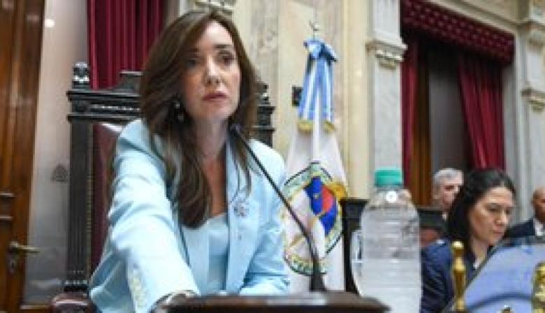 Villarruel ironizó sobre el viaje de la esposa de Adorni en el avión presidencial y volvió a exponer la interna libertaria