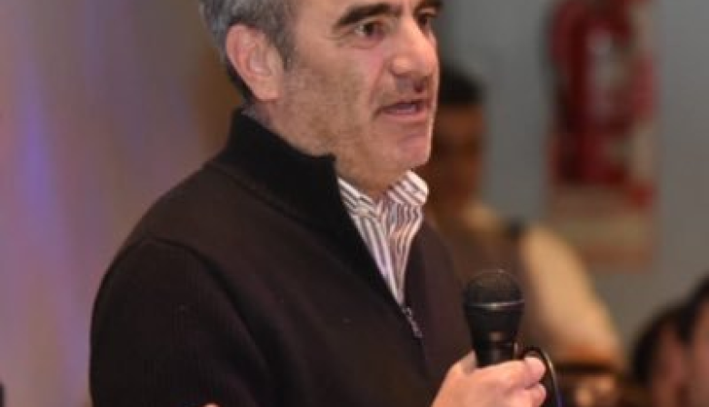 De Urraza defendió la ofensiva libertaria contra tasas municipales y pidió discutir “autonomía real”