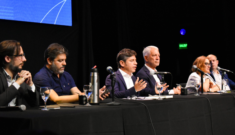 Kicillof: “Tenemos al Presidente más ignorante y sometido que nos podía tocar”