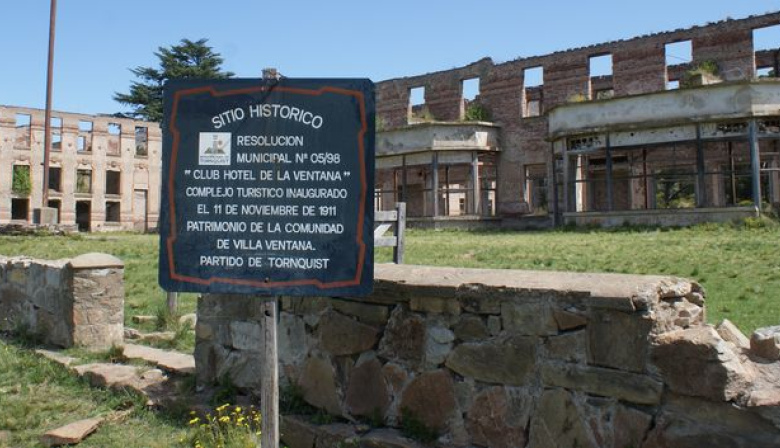 Escándalo en Tornquist: demolición en el ex Club Hotel terminó con funcionarios desplazados