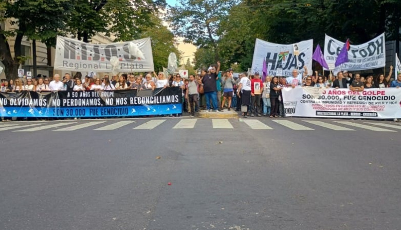 La Plata marchó por la memoria a 50 años del golpe con una movilización multitudinaria