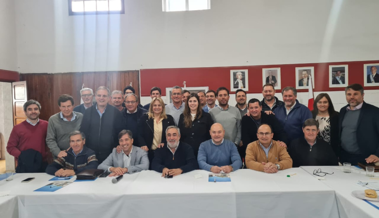 Intendentes radicales se reúnen con Kicillof para abordar las finanzas municipales