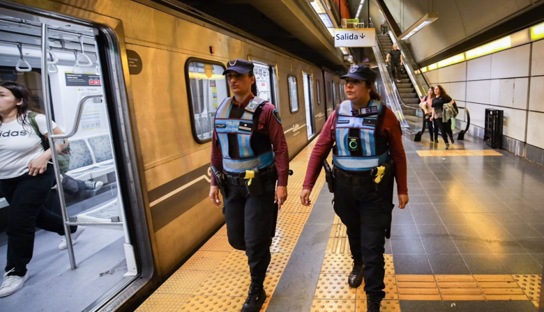 Presentan un proyecto en la Legislatura porteña para que los policías usen cámaras corporales en sus chalecos