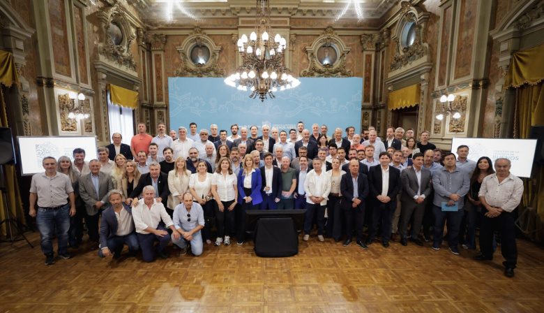 Alivio para intendentes: Kicillof reglamentó el fondo municipal